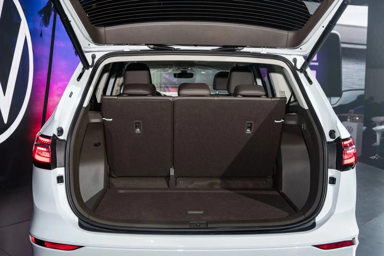 Volkswagen Viloran Premium