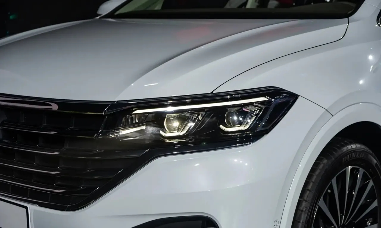 Volkswagen Viloran Premium