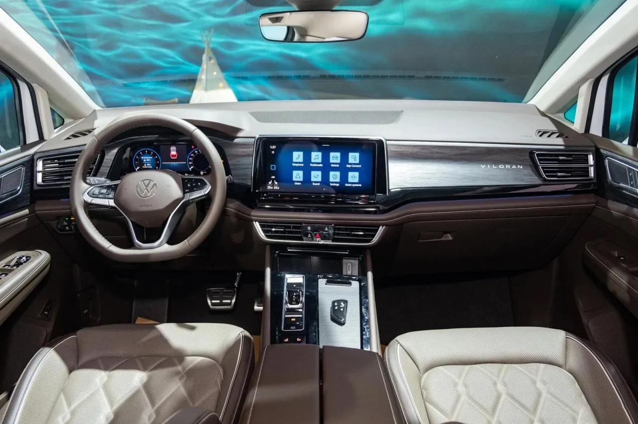 Volkswagen Viloran Premium